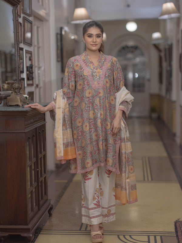 Bagru Bloom: Handcrafted Maheshwari Suit Set