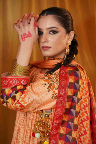 Mahalkari kantha and mirror work suit - Cream & Red