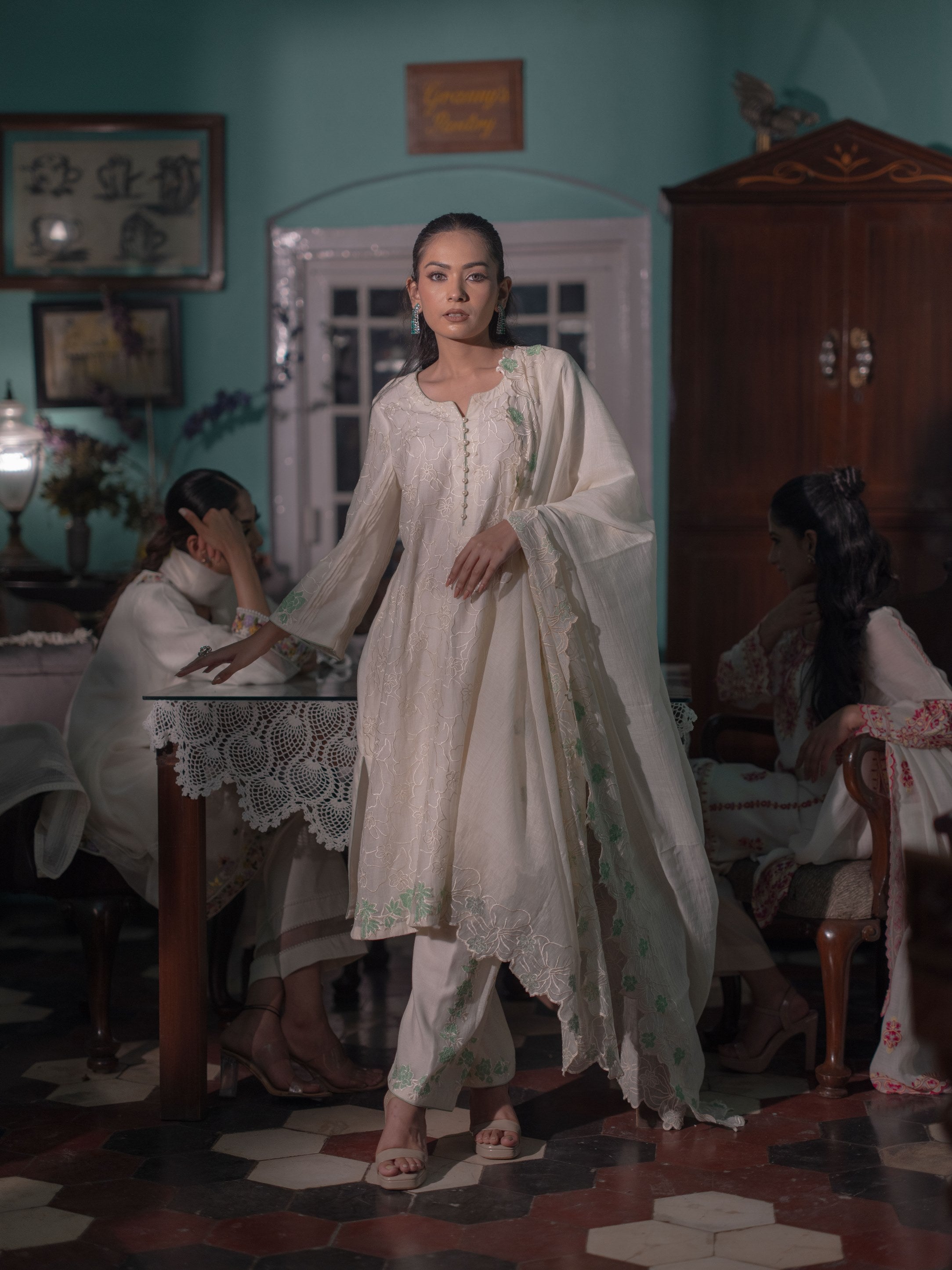 Mal Chanderi Threadwork Suit set : White/Green
