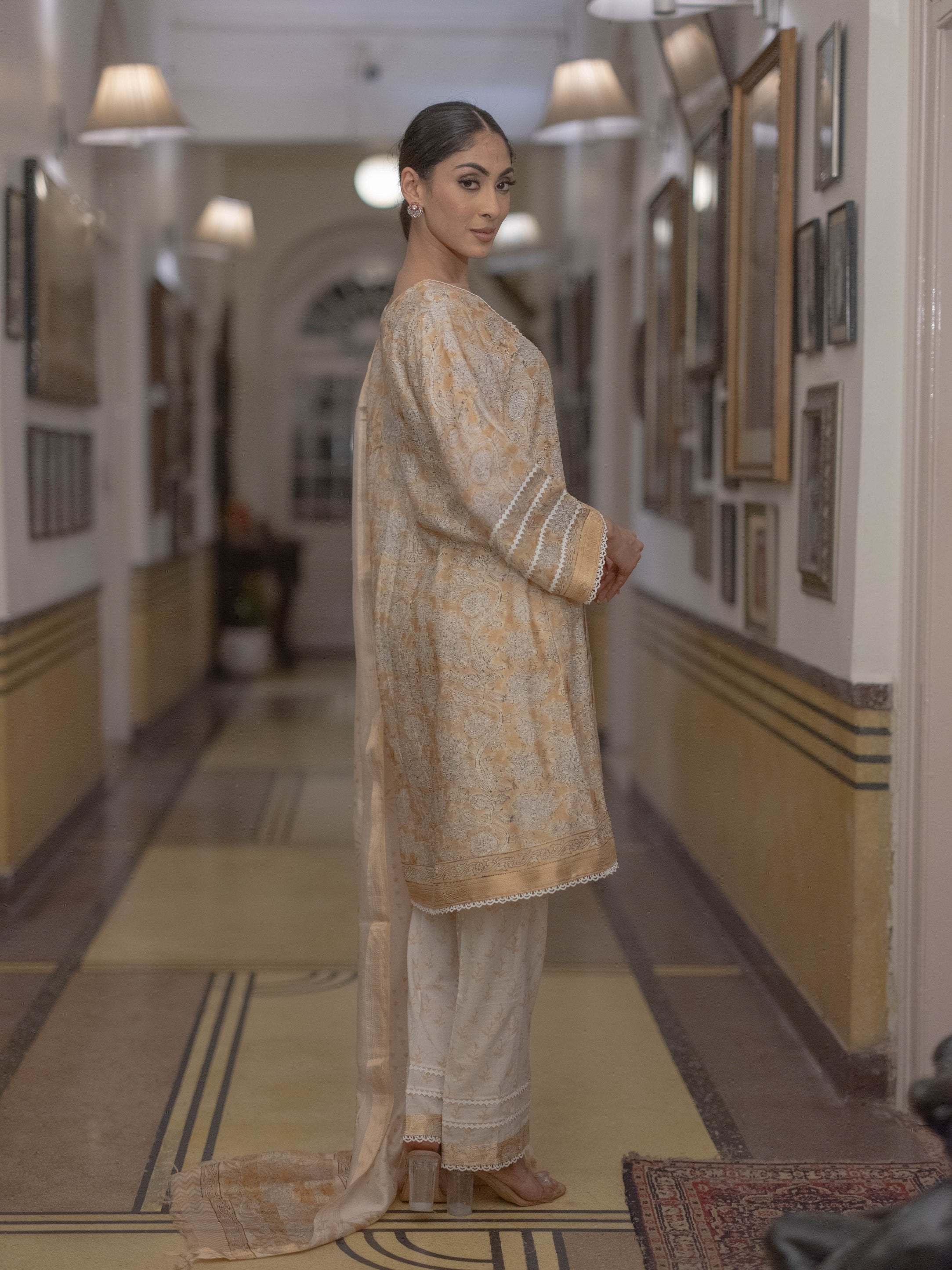 Bagru Bloom: Handcrafted Maheshwari Suit Set