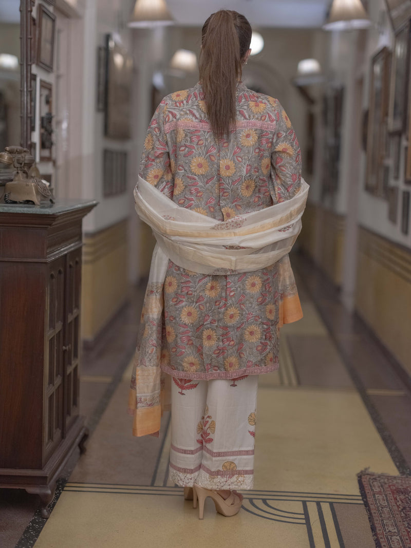 Bagru Bloom: Handcrafted Maheshwari Suit Set